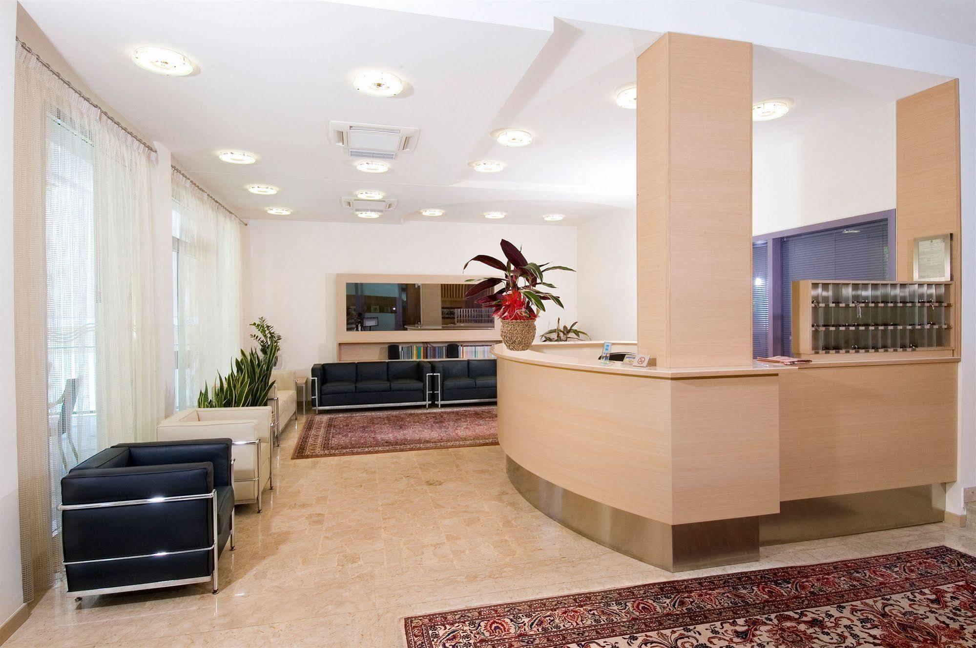 Hotel St. Moritz Белларія-Іджеа-Марина Екстер'єр фото